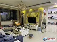 出租鳳城尚品3室2廳2衛138平米2000元/帶車位月住宅